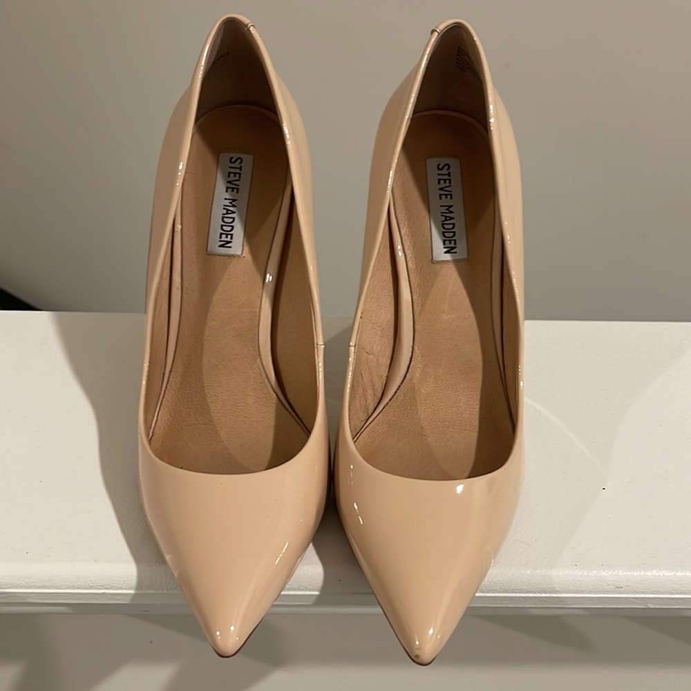 Steve Madden Daisie Nude Patent Leather Pumps